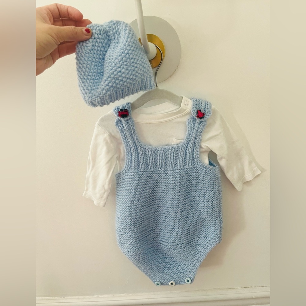 Blue knit romper set with the hat size 3-6 months.
